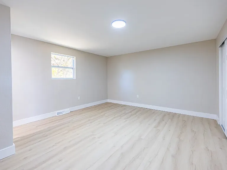 476 Fielding Dr — Photo 8