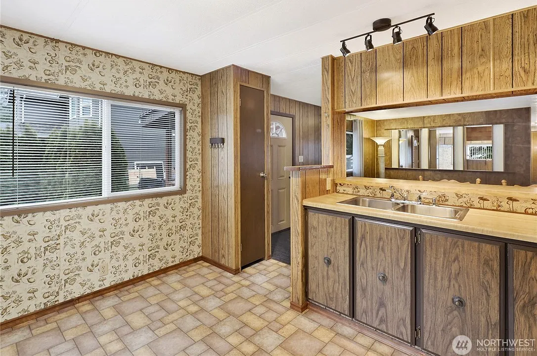 Nicely Kept 2bed, 1 bath — Photo 3