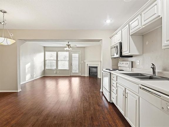 5th image of 4405 NE 83rd St