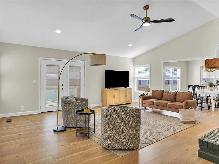 4011 Danbury Dr — Photo 6