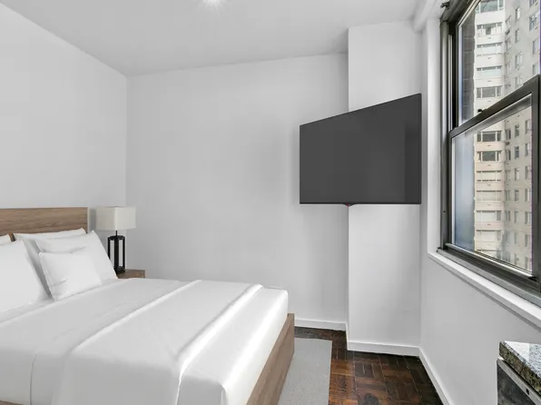 209 East 56th Street image 4 of 34