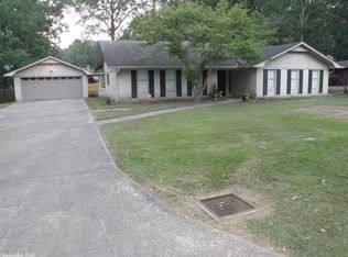 6103 Glenwood Dr, Pine Bluff, AR 71603