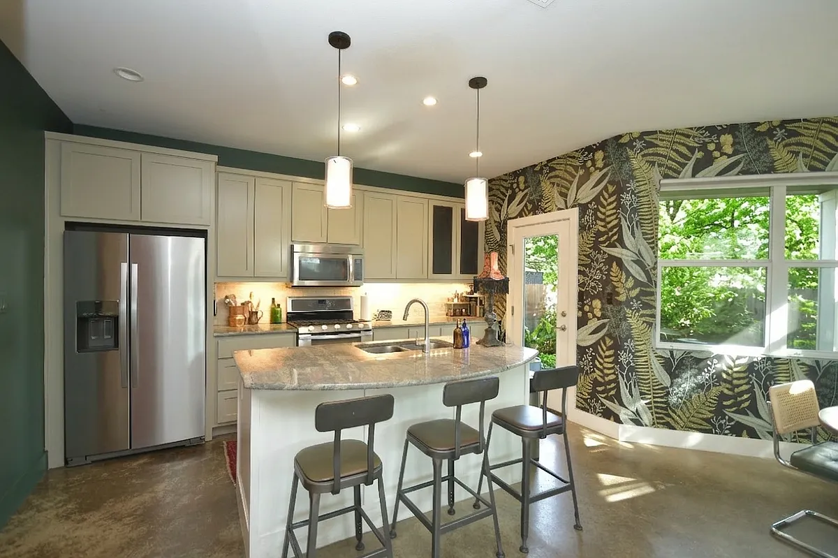 Building Photo - 5503 Clay Ave #C