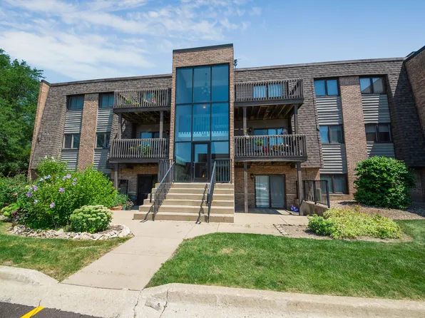 1420 Stonebridge Cir, Wheaton, IL