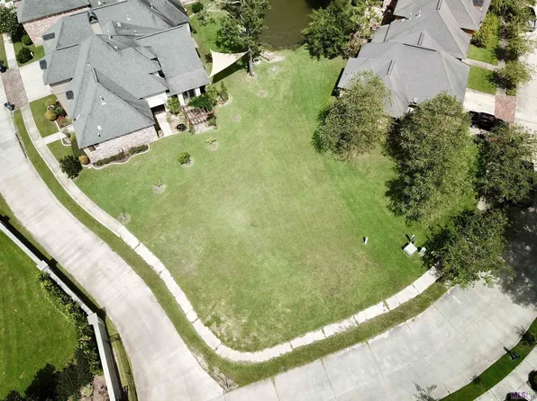 19669 River Breeze Dr, Baton Rouge, LA 70816