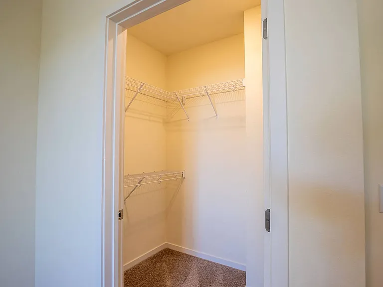 Vista Ridge Apartments — Photo 31