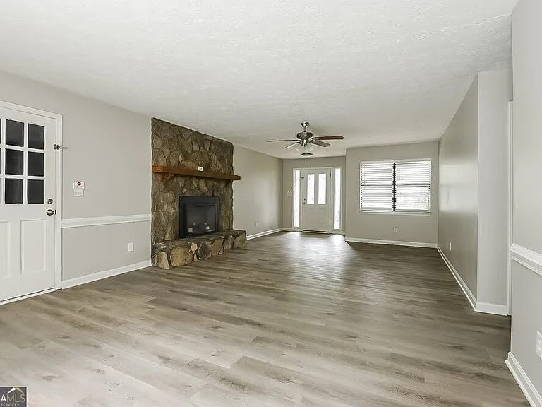 4160 Woodcrest Dr — Photo 5