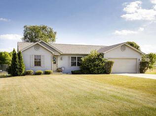 1313 Alivia Dr, Plainwell, MI 49080
