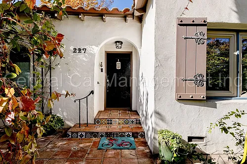 227 Oleander Ave Photo 1