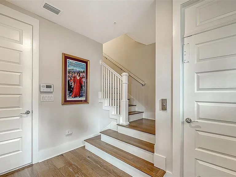 512 Laurel Park Dr — Photo 5