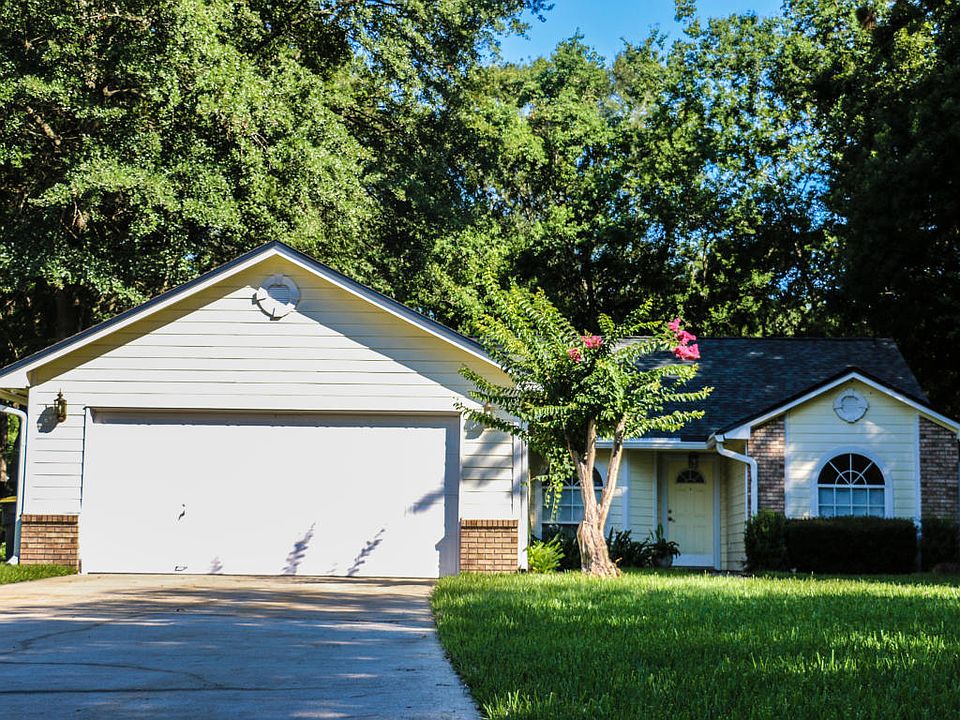 1st image of 8979 Rose Hill Dr N
