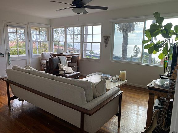 Living RM looking toward the entrance