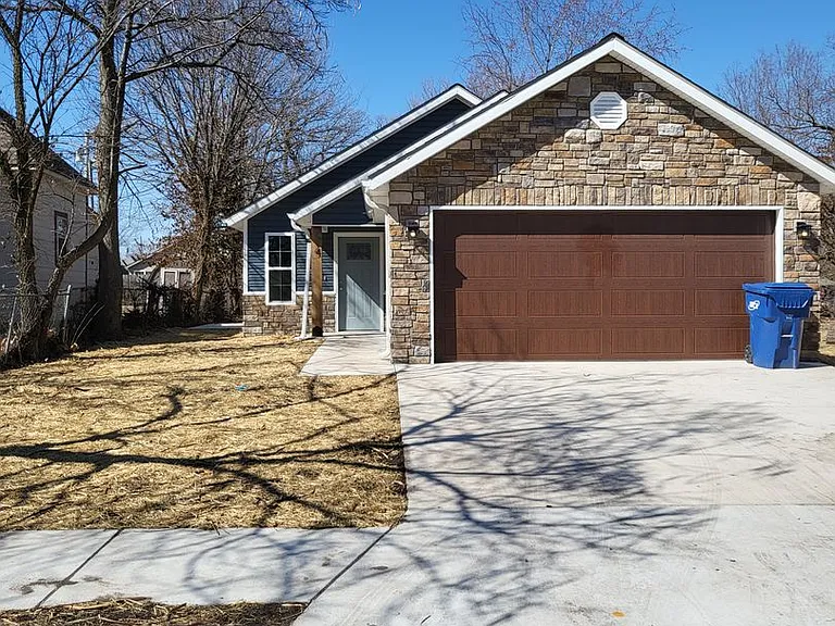614 N Webb St — Photo 2
