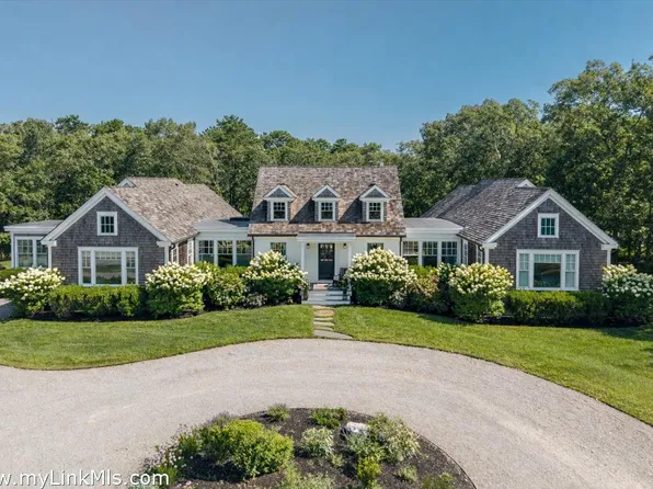 8 Paddock Rd, Oak Bluffs, MA 02557
