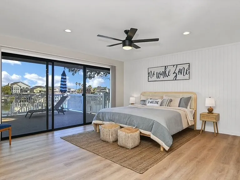 1923 Seal Way — Photo 10