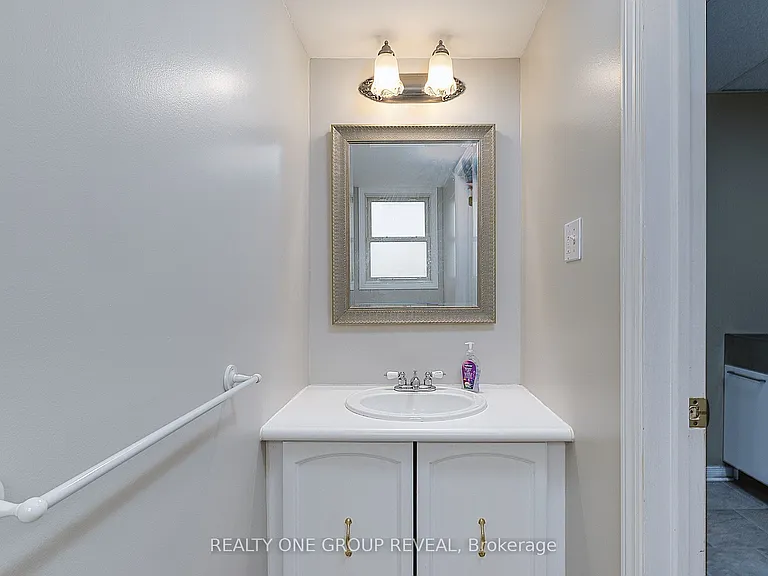 326 Prince Of Wales Dr — Photo 12