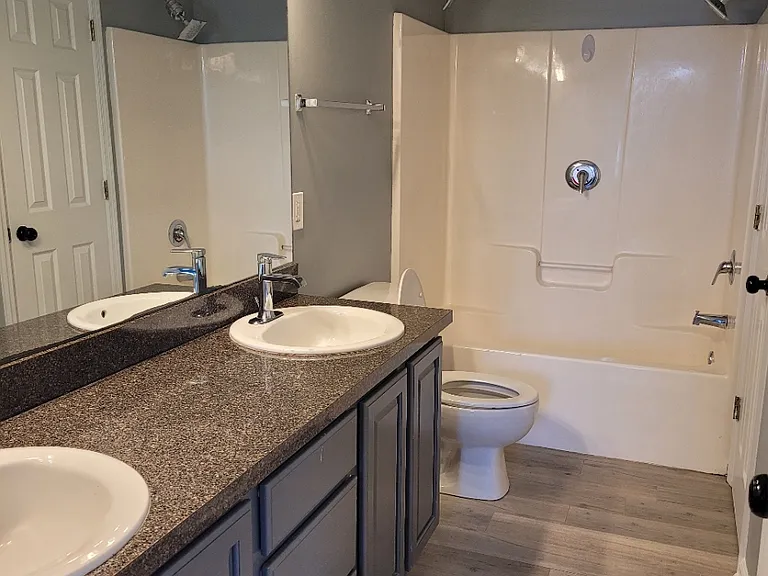 1 Abbey Ave — Photo 18