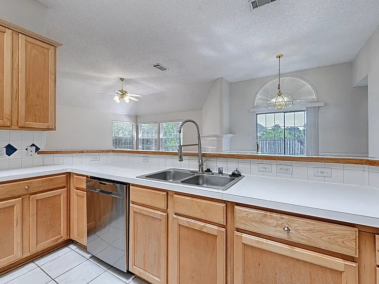 7512 Vineyard Dr — Photo 6