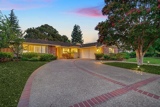1st image of 487 Valencia Dr