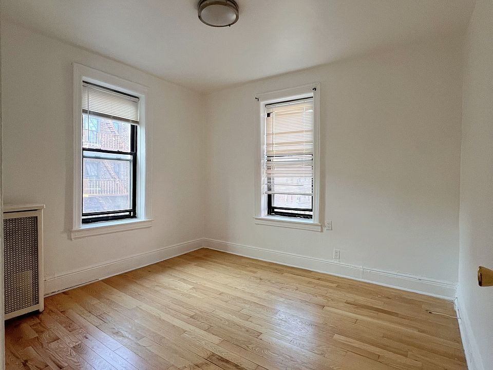 2nd image of 14435 Roosevelt Ave #4F