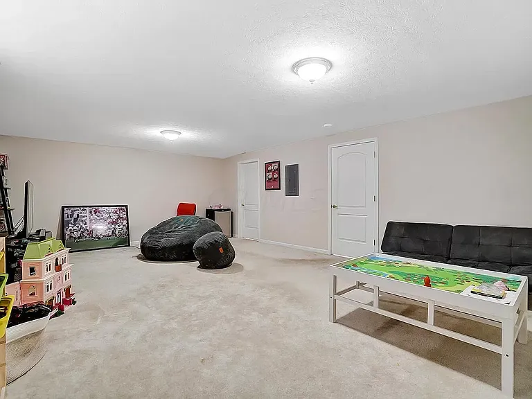 728 Spring Valley Dr — Photo 20