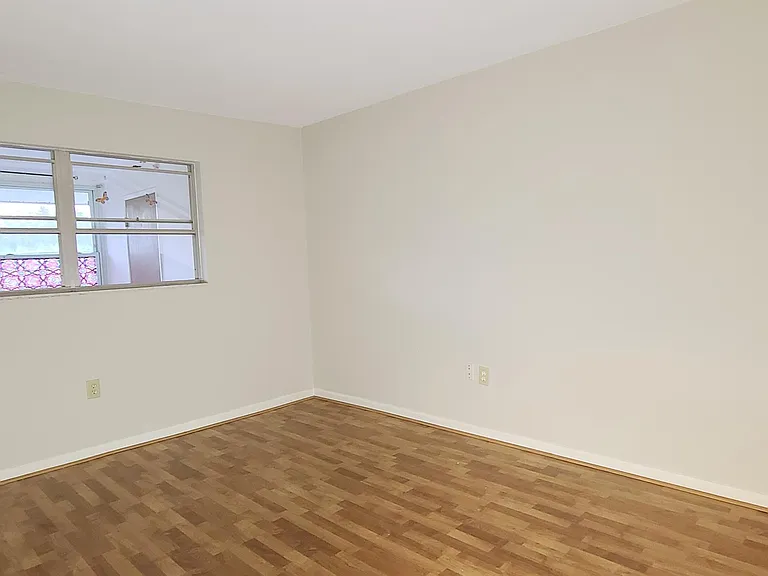 911 Washington Ave #1-305 — Photo 8