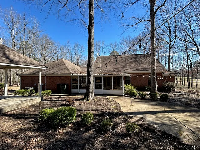 340 Woodridge Pl — Photo 3