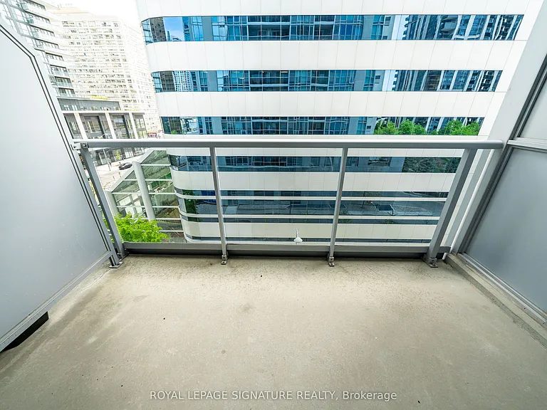 4968 Yonge St #712 — Photo 31