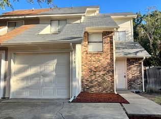 310 Victoria Dr, Grand Prairie, TX 75052