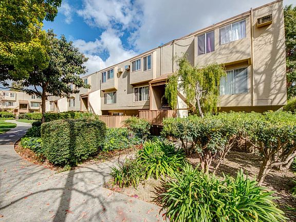 2nd image of 380 Auburn Way APT 3