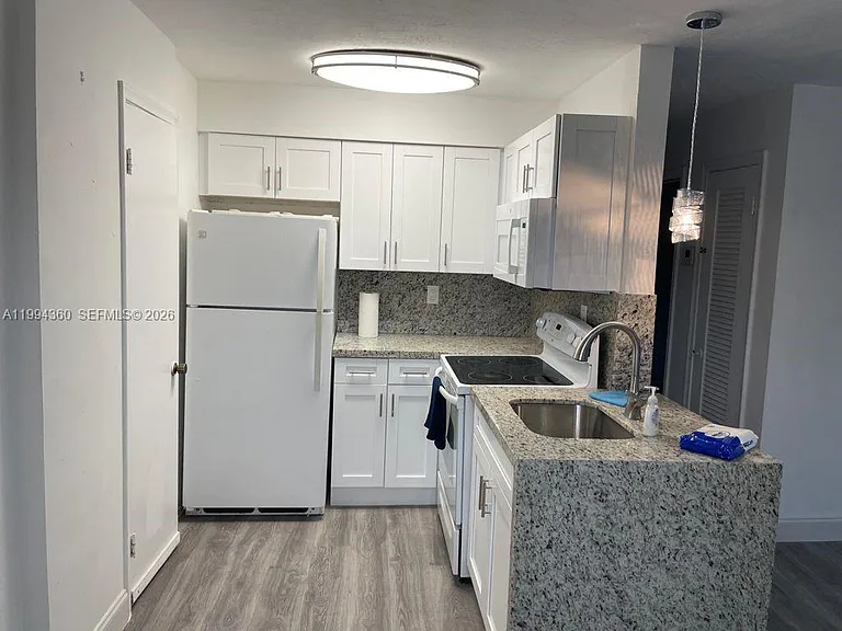 8711 SW 141st St #33 — Photo 7