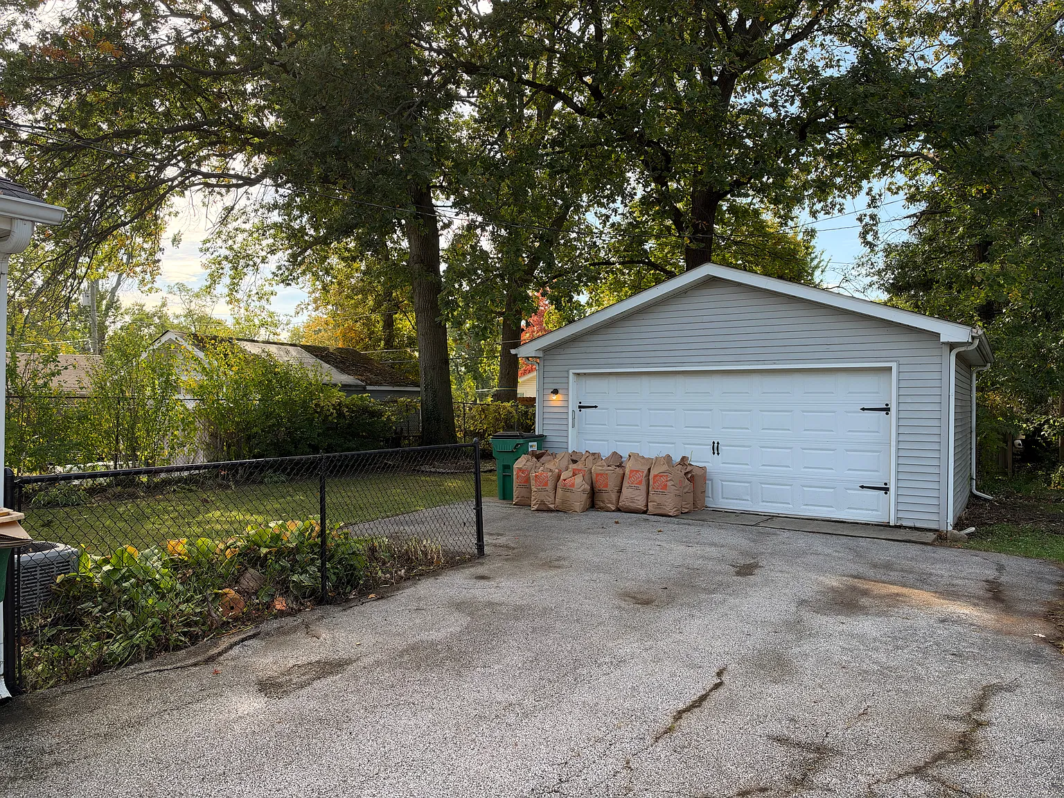 3 bed, 891 sqft, $1,600 — Photo 2