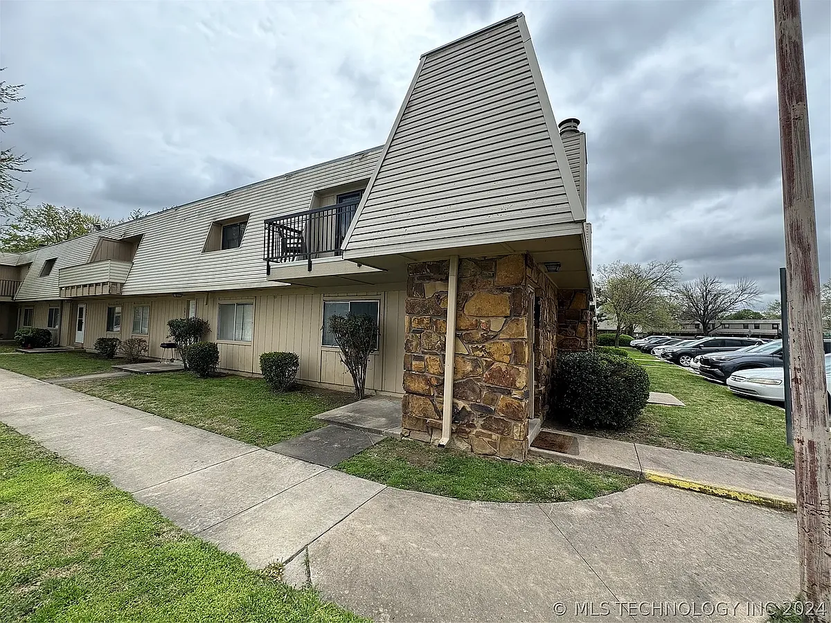 Building Photo - 2207 E 66th Pl #602