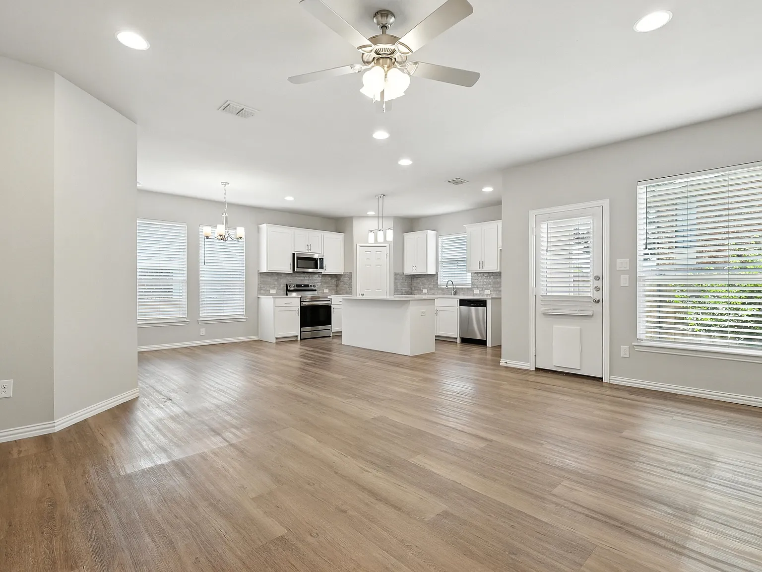 3 bed, 2.5 bath, 1491 sqft, $2,695 — Photo 4