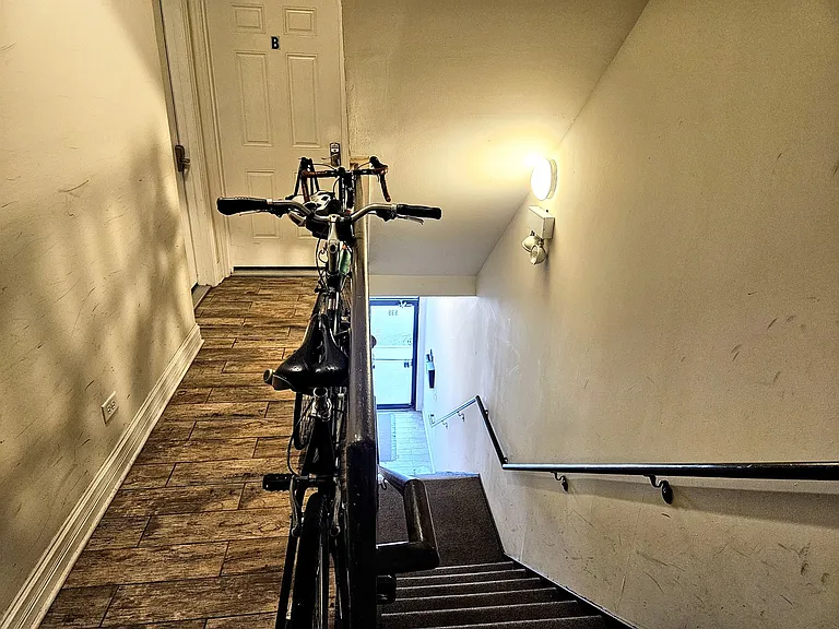 939 W Armitage Ave #B — Photo 3