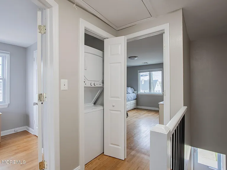 32 Howland Ave — Photo 9