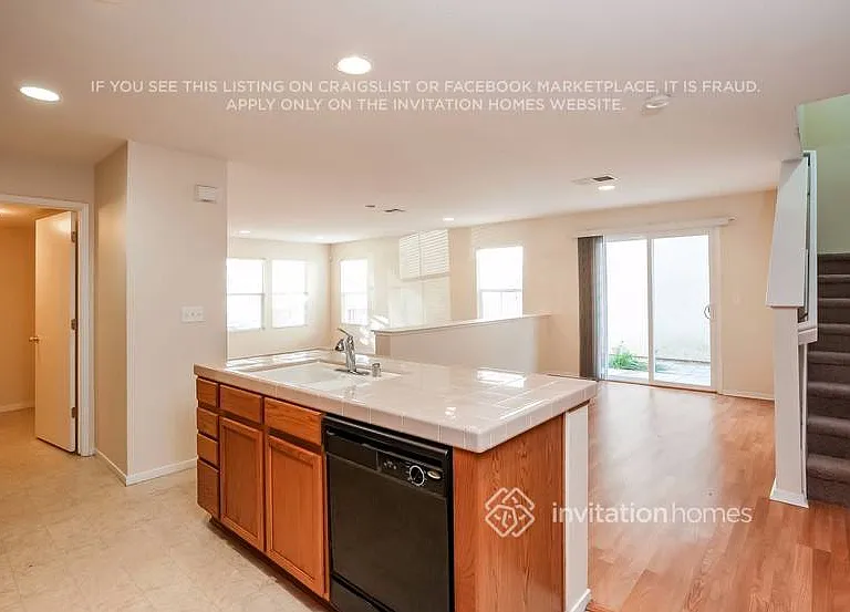 3043 Roadrunner Dr — Photo 10