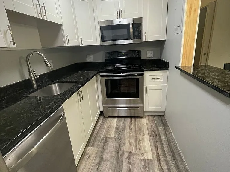 526 Linden St — Photo 21
