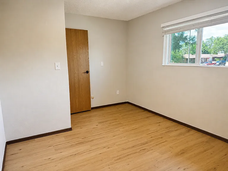 139 Juniper Pl #D — Photo 6