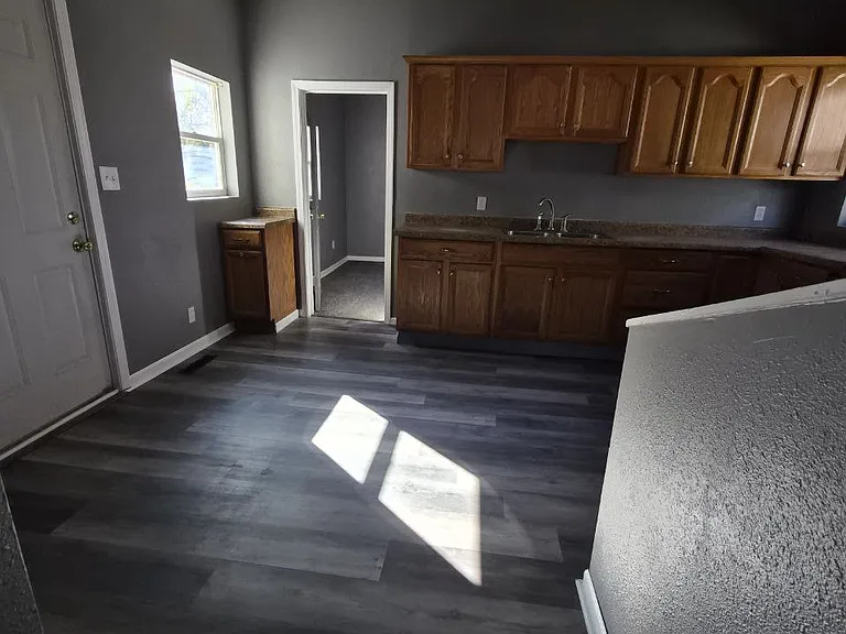 908 Mulberry St — Photo 4