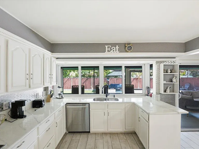 1326 SW Bartell Ave — Photo 29