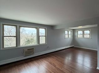 8644 Skokie Blvd APT 302, Skokie, IL 60077