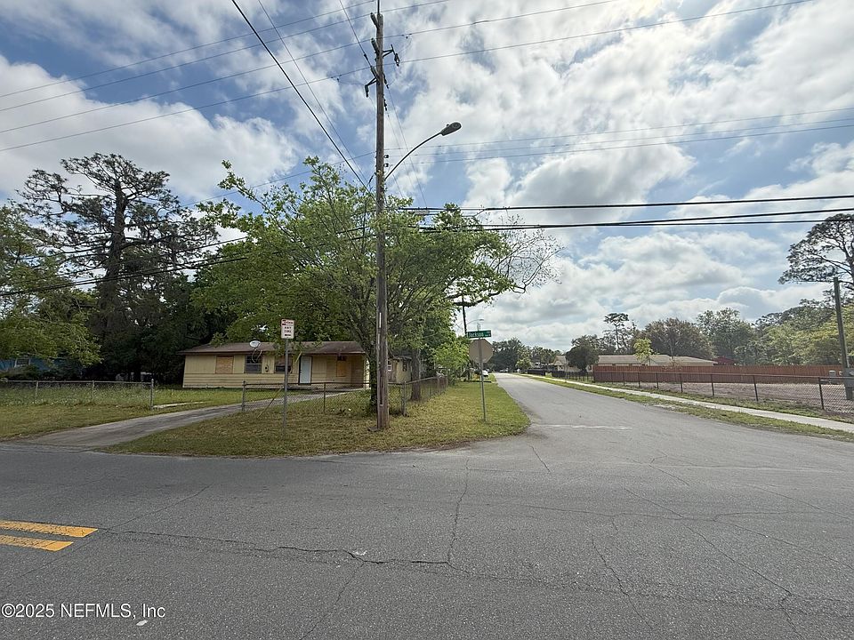 2nd image of 141 JACKSON Avenue N