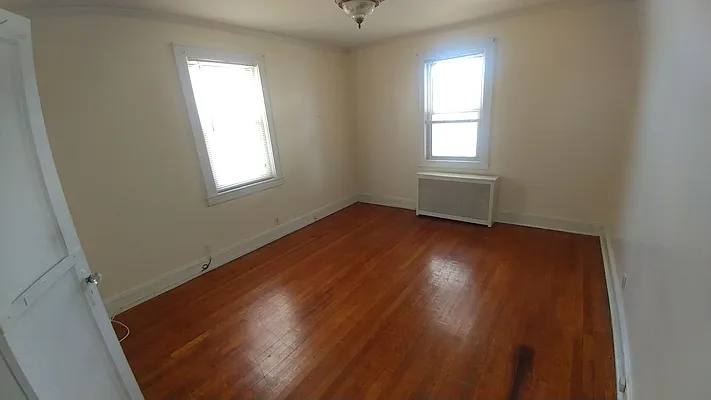 Rented by Halvatzis Realty | media 5