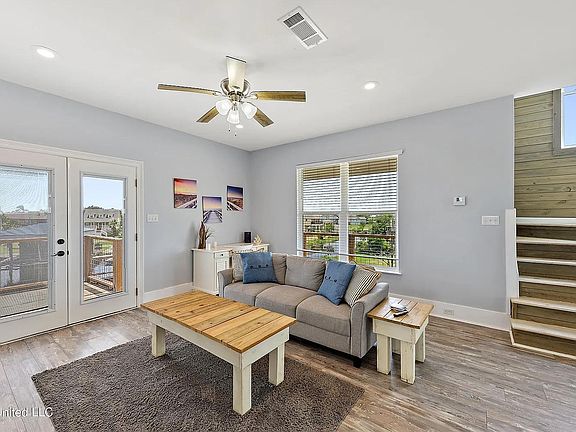 4th image of 220-1 Tarpon Dr