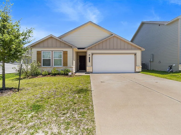 111 Bering Dr — Photo 1