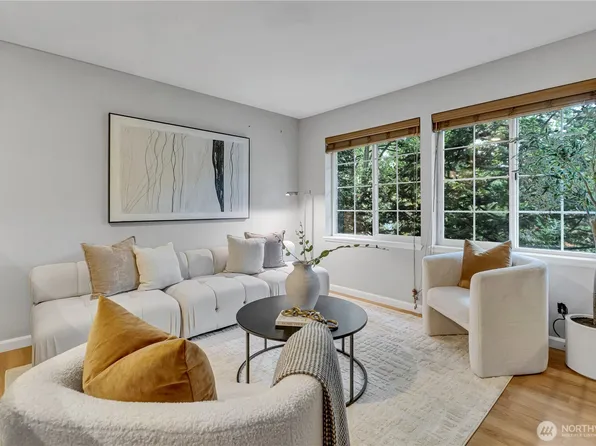 952 N 35th Street #102, Seattle, WA 98103