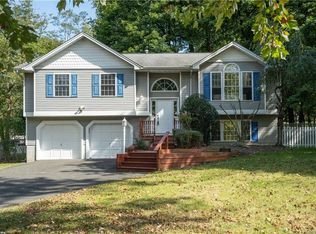 181 Ridge Rd, Valley Cottage, NY 10989