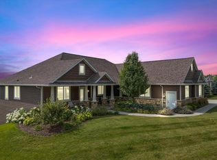 721 Ridge Pointe Dr, Plymouth, WI 53073