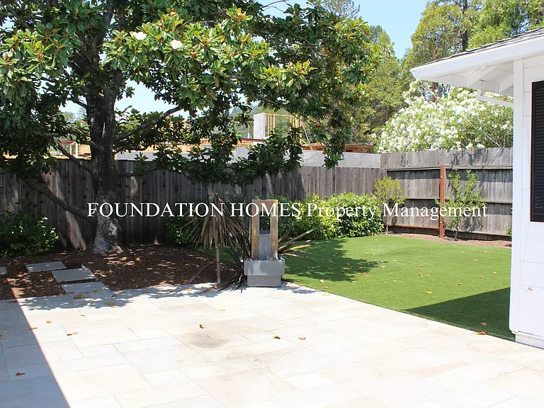 33 College Ct — Photo 4